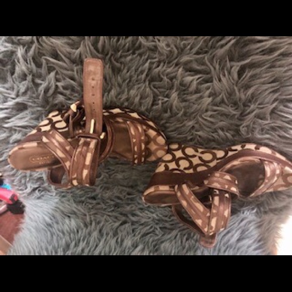 Coach maralee insignia wedge 7 wore twice - Picture 3 of 9